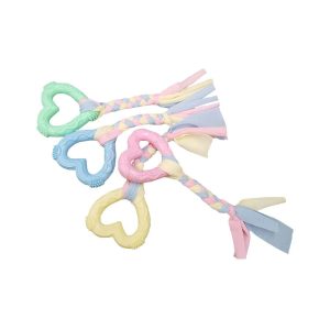 Mordedera con forma de corazón y listón